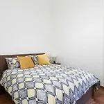 Amazing 4 Bedrooms Apartment With Garden
