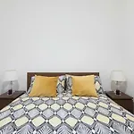 Amazing 4 Bedrooms Apartment With Garden