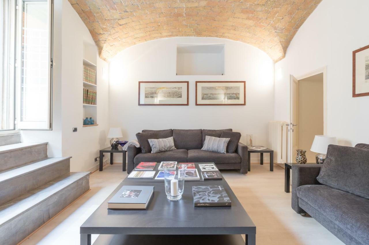 Apartment Amazing 4 Bedrooms With Garden Rom